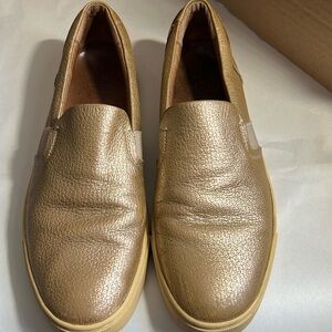 9M Frye gold women slip on loafer